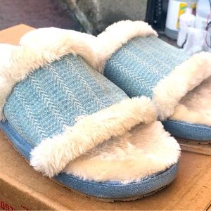 Minnetonka 44719 Women’s Blue White Faux Fur Slide Up Sandals Size 11M